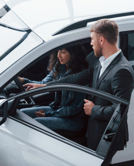 16078 Chauffeur Dubai