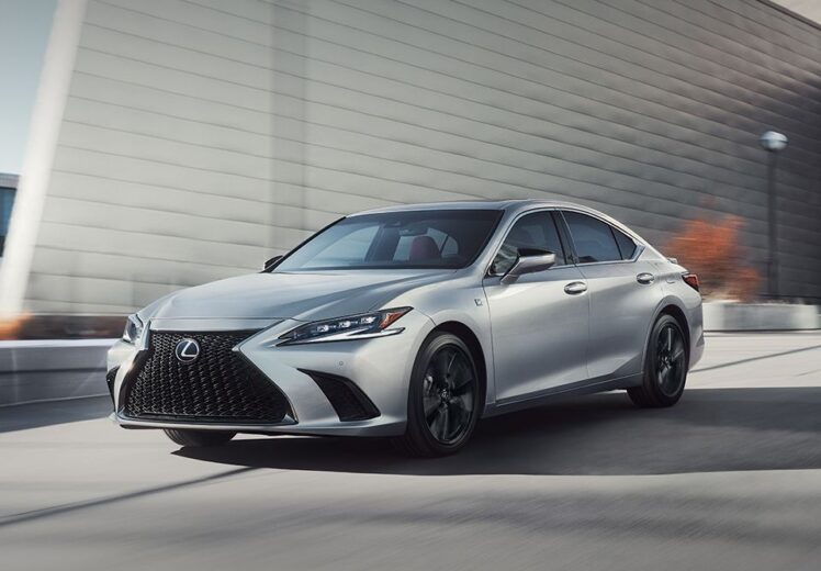 Lexus-ES-Gas-hero-mobile-960x1109-LEX-ESG-MY23-0055